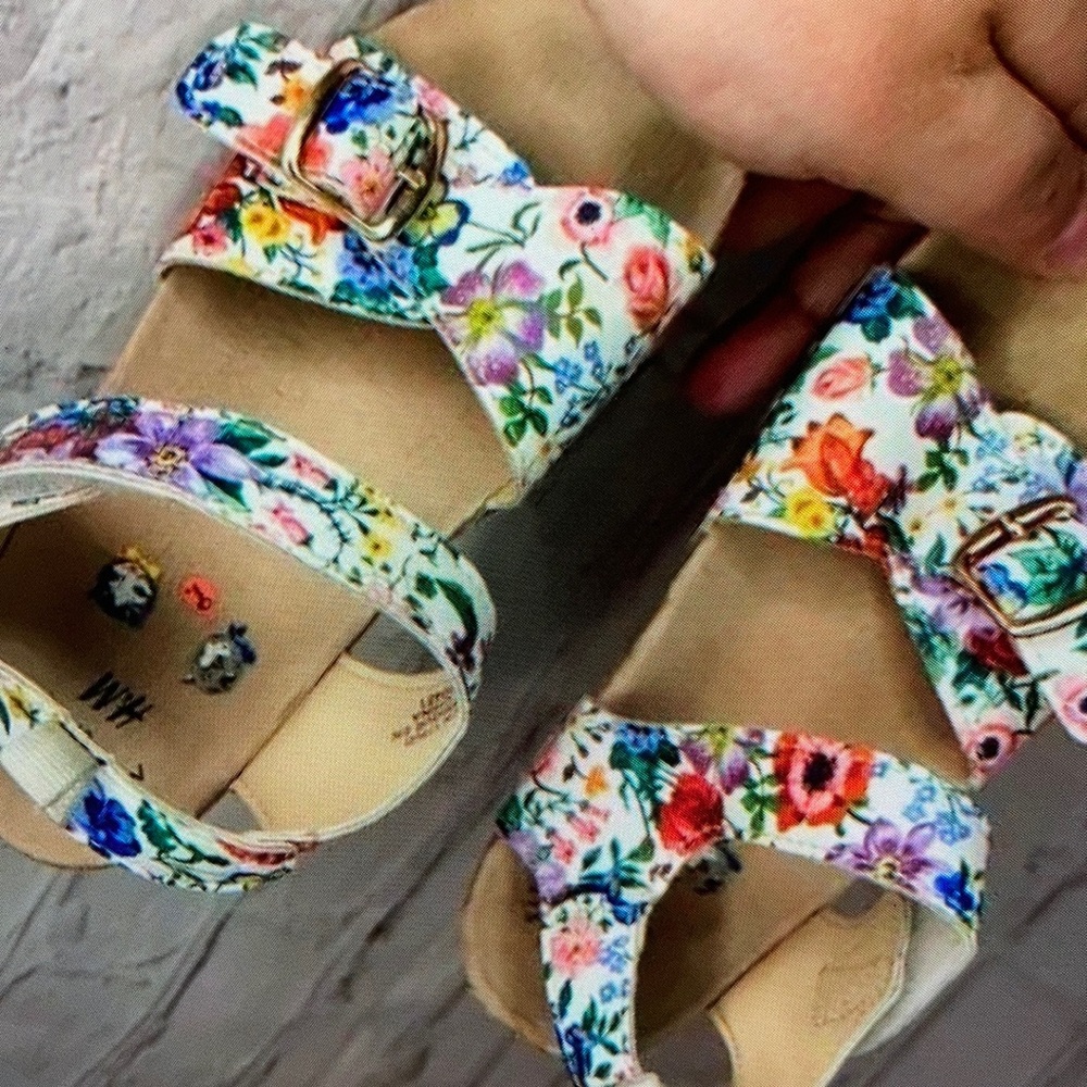 Preowned condition floral patterned shoes